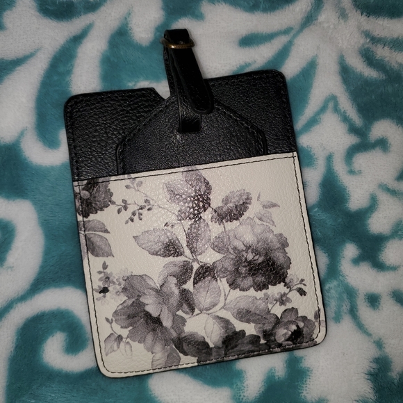 Passport and luggage tag - Picture 4 of 4